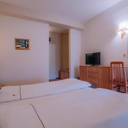 Hotel Filip Ohrid Extérieur photo